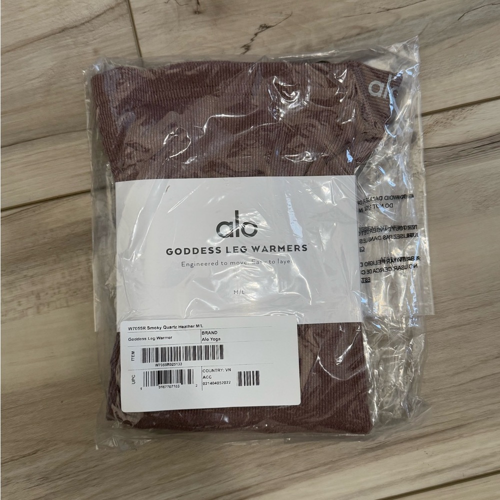 NWT  ALO Goddess leg warmers ( smoky quartz, Heather M/L)